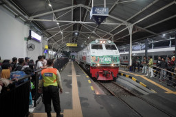 Libur Panjang, Penumpang Commuter Line Wilayah 8 Surabaya Tembus 253 Ribu Orang