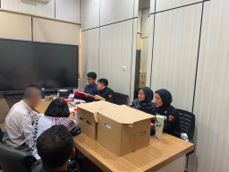 Diduga Rugikan Negara Rp1,8 Miliar, Bos Perusahaan Rokok Diserahkan ke Kejaksaan