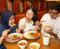 Tak Cuma Ramen, Haraku Hadirkan Menu Premium Raishi Bebas Racik Sendiri