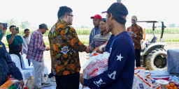 Mas Dhito Bantu Petani 200 Ton Benih Jagung hingga Kepastian Harga Pasca Panen