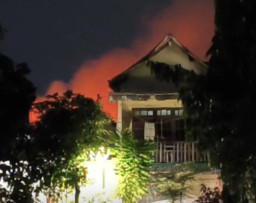 3 Rumah di Wonokromo Surabaya Terbakar, Akses Gang Sempit Jadi Kendala Pemadaman