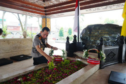 Ziarah ke Makam Bung Karno, Kapolri Listyo Sigit Serap Nilai Kepemimpinan Bangsa