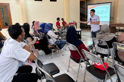 Mahasiswa UNTAG Surabaya Bantu UMKM Mojo Urus Legalitas dan Go Digital