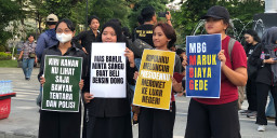 Rakyat Surabaya Menggugat, Pedagang-Ojol Suarakan Keresahan di Taman Apsari