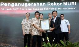 Pertama di Indonesia, Wismilak Kretek Slim Klik Pecahkan Rekor MURI