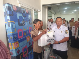 Dinas Sosial Tulungagung Salurkan Bansos Kemensos RI ke Ratusan Masyarakat