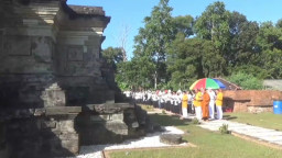 Umat Buddha di Tulungagung Ikuti Ritual Atthami Puja di Candi Sanggrahan
