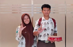 Pelajar Lamongan Sulap Enceng Gondok Jadi Songkok Bernilai Ekonomis