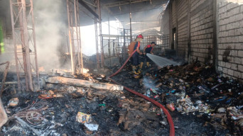 Gudang Rongsokan di Lamongan Ludes Terbakar, Kerugian Ditaksir Capai Rp 1 Milyar