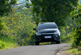 Lebih Irit 65 Km Per Liter, Begini Ketangguhan Mobil Listrik BYD M6 DM