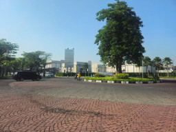 Sengketa Tata Ruang Graha Famili Surabaya, Sorotan Mengarah ke The Nook Cafe