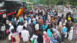 Gus Qowim Sambut Kepulangan Jemaah Haji Kota Kediri, 1 Orang Tertinggal karena Sakit