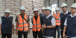 Tinjau Gudang di Lamongan, Pupuk Indonesia Pastikan Serapan dan Stok Aman