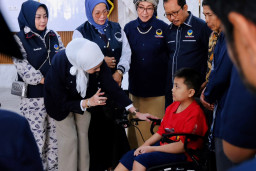 Lita Machfud Arifin Beri Kursi Roda Elektrik dan Jamin Pendidikan Nabil hingga Dewasa