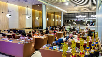 Libur Sekolah, Puluhan Anak Ikut Lomba Mewarnai di Surabaya