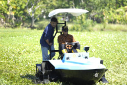 ITS Kenalkan Traktor Listrik Berbentuk Perahu, Hemat Biaya dan Ramah Lingkungan
