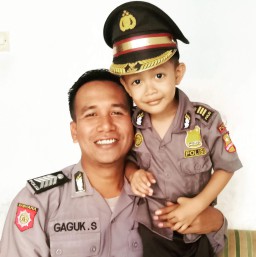 Penuh Perjuangan, Ini Cerita Dua Polisi Bantu Ibu Melahirkan di Hutan