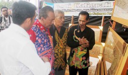 Kaligrafi Serbuk Kayu ProbolinggoTuai Berkah di Bulan Ramadan