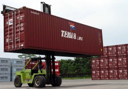Datangkan 7 Kendaraan Pengangkat Peti Kemas, ini Alasan Pelindo III