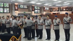 Gerbong Mutasi Polda Jatim Bergulir, Siapa Saja?
