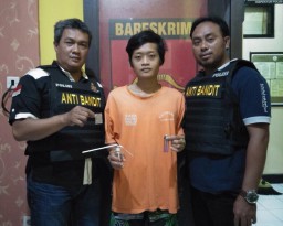 Karyawan Salon Hewan Ini Langsung Pucat Ketika Disergap