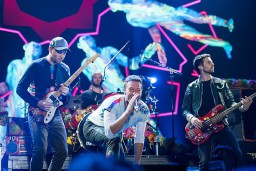 Cuitan Band Coldplay Ajak Jokowi Komitmen Jaga Iklim Bumi