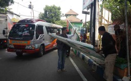 Ratusan Alat Peraga Kampanye di Kota Probolinggo Ditertibkan