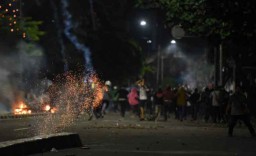 Polisi Amankan Ambulans Garis di Belakang Kantor Bawaslu