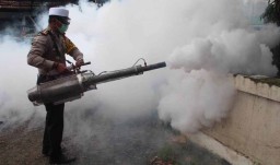 Polisi di Blitar Lakukan Fogging di Pondok Pesantren