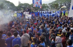 Ribuan Aremania Gelar Aksi Tuntut Dualisme Arema Diakhiri