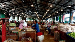 Cerita Para Pedagang di PIOS: Pasar ini Paling Aman