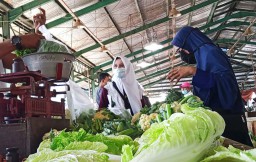Musim Hajatan Pernikahan, Permintaan Sayur hingga Bumbu di PIOS Meningkat