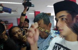Jenguk Ahmad Dhani di Medaeng, Al Ghazali Bawa Doa dan Semangat