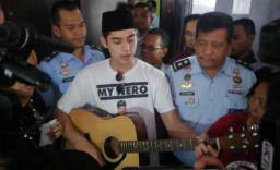 Temui Ahmad Dhani di Medaeng, Al Ghazali Nyanyi Hadapi Dengan Senyuman