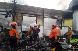 Gedung Farmasi RSUD di Jombang Terbakar, Ambulans Jenazah Hangus