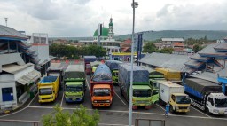 Jembrana Diterjang Banjir Bandang, Kendaraan Antre di Ketapang