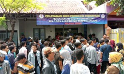 Tes Psikologi Mulai Diterapkan, Pemohon SIM di Gresik Membludak