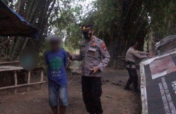 Kerumunan Warga dalam Arena Sabung Ayam di Mojokerto Dibubarkan Polisi