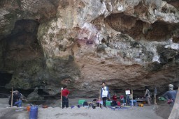 Melihat dari Dekat Jejak Manusia Purba di Gua Lowo Ponorogo