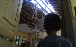 Dindik Sanggupi Perbaikan Atap Kelas SD di Ponorogo yang Ambruk