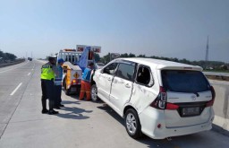 Toyota Avanza Terguling di Tol Gempol, Tiga Orang Terluka