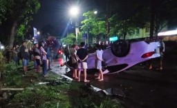 Polisi Beberkan Kronologi Terbaliknya Mobil BMW di Surabaya
