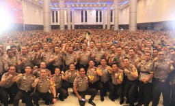 6.100 Polisi Dikumpulkan di Surabaya, Ada Apa?