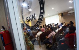 132 Bakal Calon Kepala Desa se Kabupaten Sampang Dites Urine