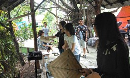 Asyiknya Liburan Tahun Baru dengan Bakar Ikan Segar