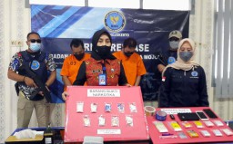 Dikepung Tiga Jam, Dua Pengedar Narkoba di Kota Mojokerto Akhirnya Diberangus