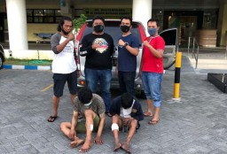 Dor! Tembakan Polisi Lumpuhkan Kaki Dua Bandit Jalanan di Surabaya