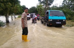 Hujan Deras Putuskan Jalan Kecamatan di Bojonegoro