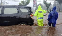 Jalan Raya Malang-Surabaya Lumpuh Akibat Banjir