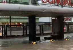 Selain Darmo Park, Kampung Gubernur Khofifah Juga Banjir
